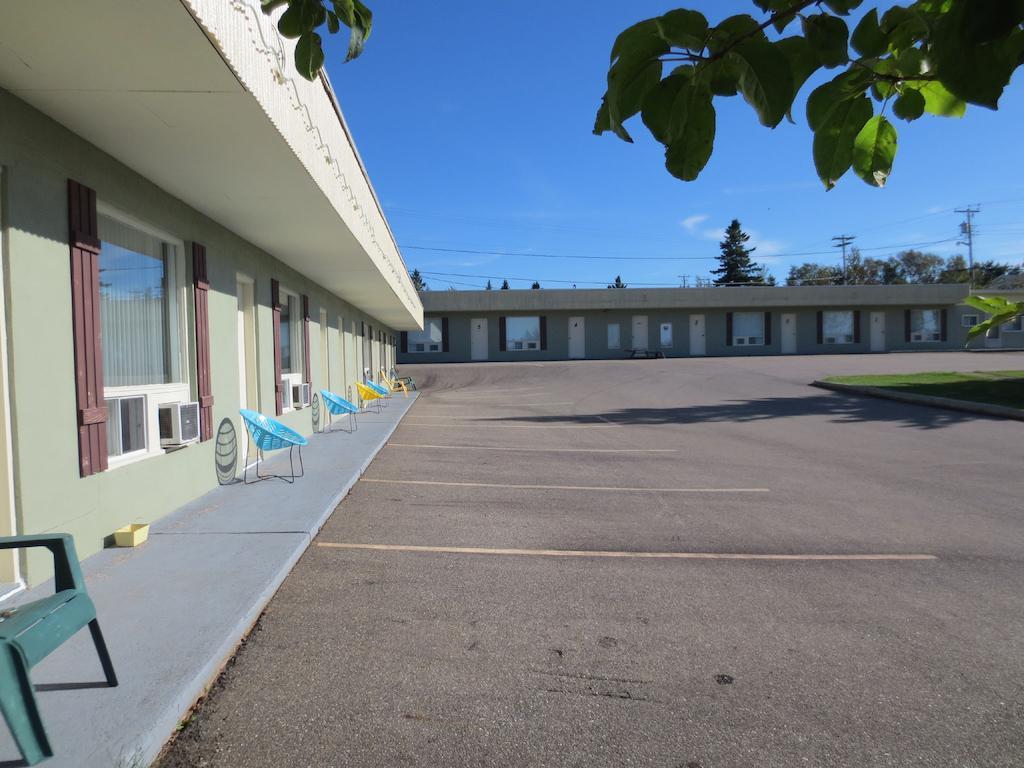 Motel And Camping Colibri Caraquet Extérieur photo